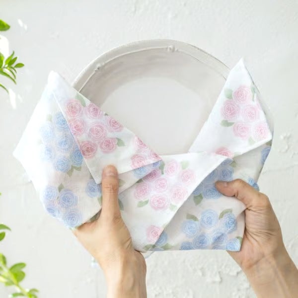 LIMITED / DISCONTINUED: Shirayuki Japanese Tea Towel - Pink & Blue Roses