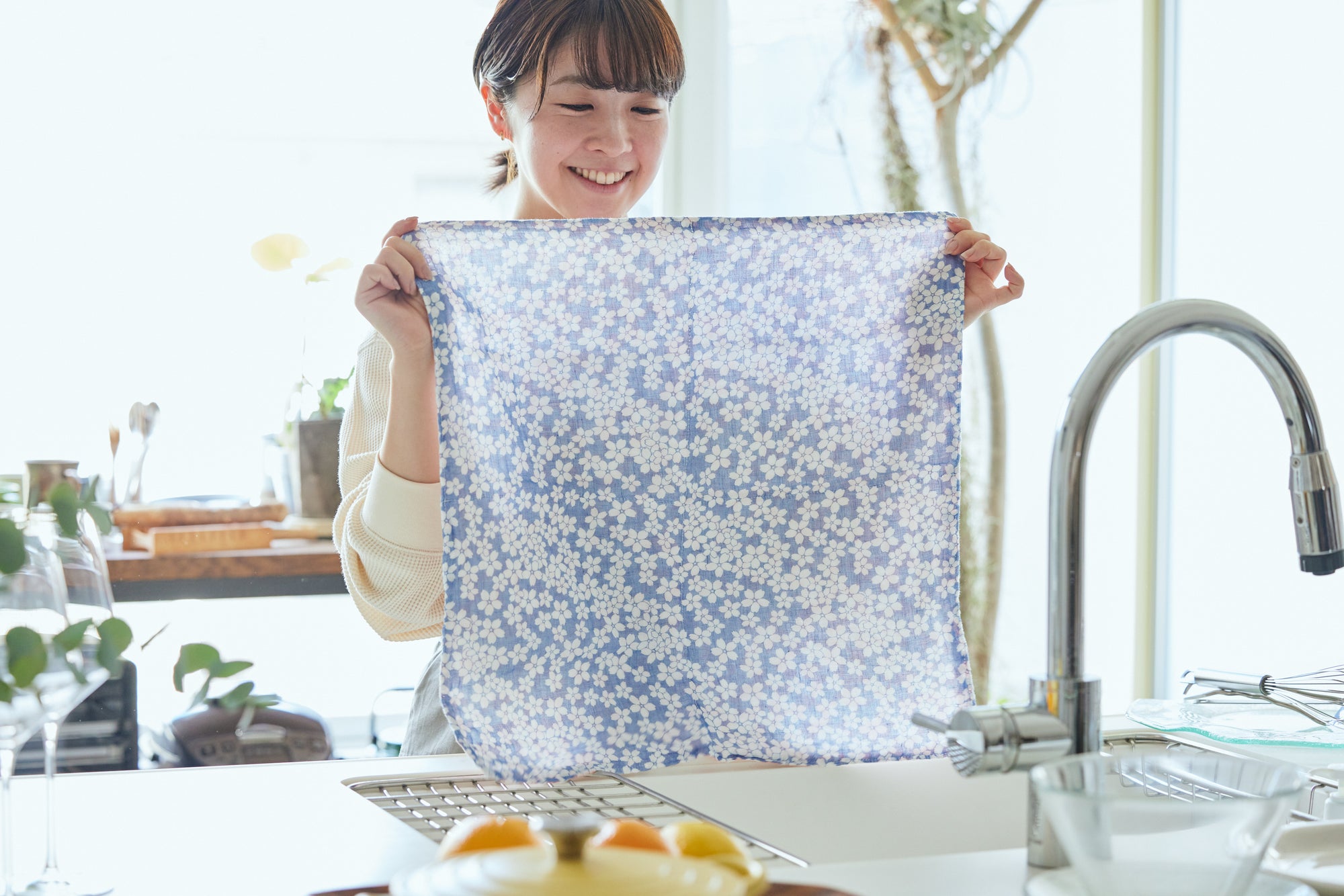 Shirayuki Japanese Tea Towel - Pink & Blue Cherry Blossom